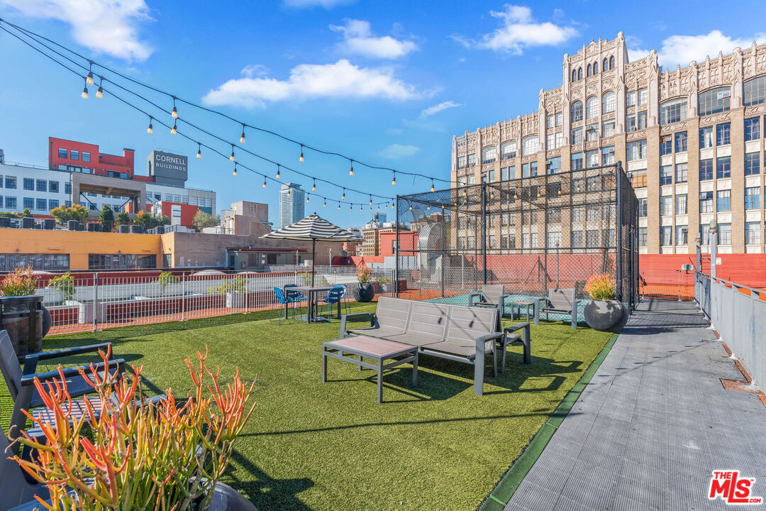 738 S Los Angeles St Unit: 305