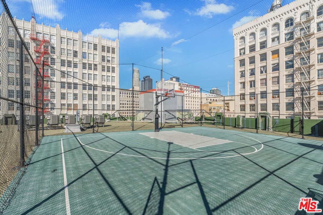 738 S Los Angeles St Unit: 305