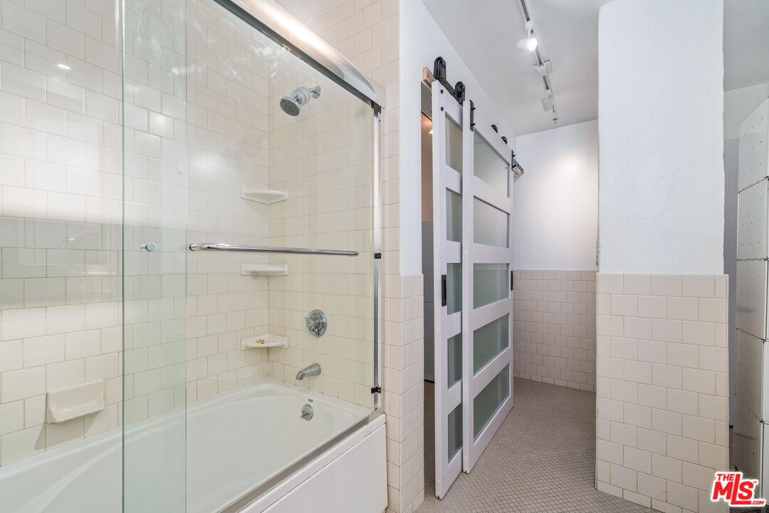 738 S Los Angeles St Unit: 305