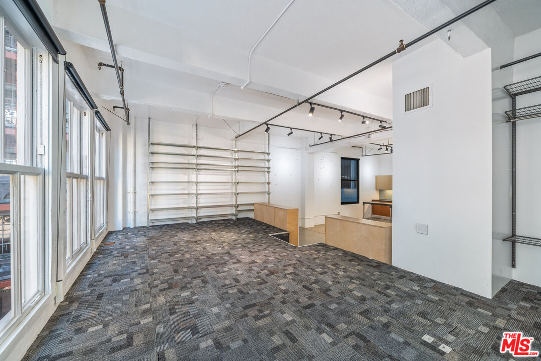 738 S Los Angeles St Unit: 305