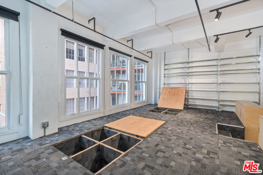 738 S Los Angeles St Unit: 305