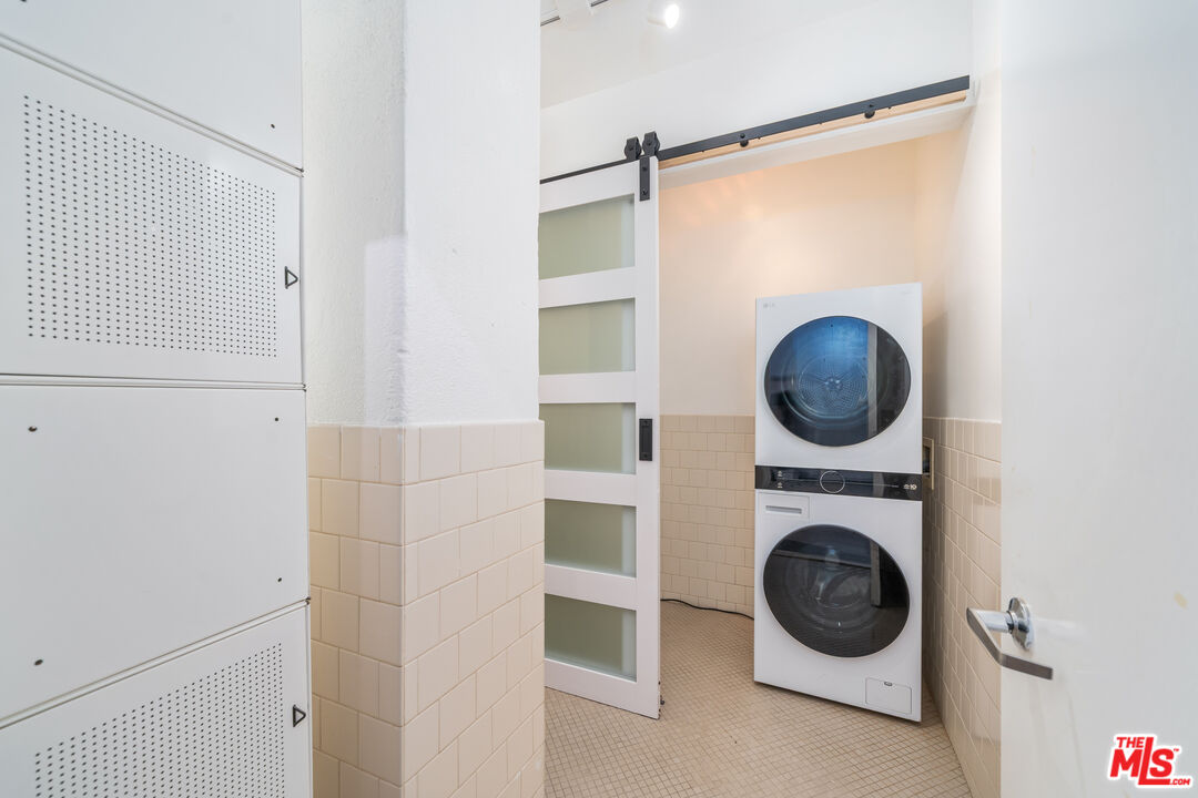 738 S Los Angeles St Unit: 305