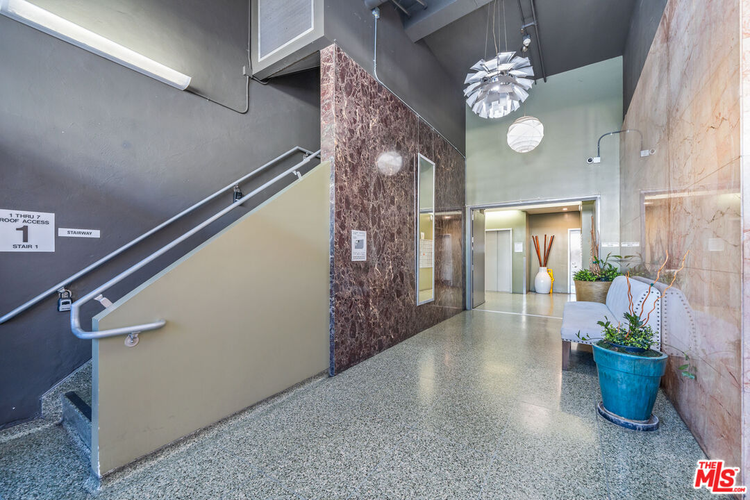 738 S Los Angeles St Unit: 305