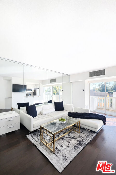 999 N Doheny Dr Unit: 211