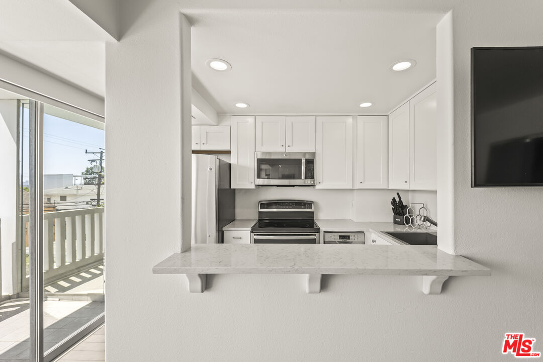 999 N Doheny Dr Unit: 211