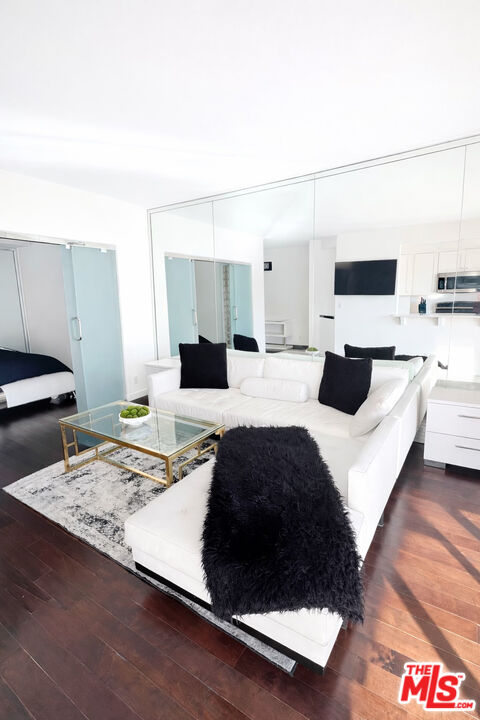 999 N Doheny Dr Unit: 211