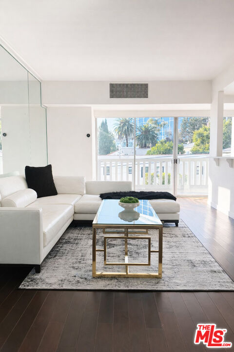 999 N Doheny Dr Unit: 211