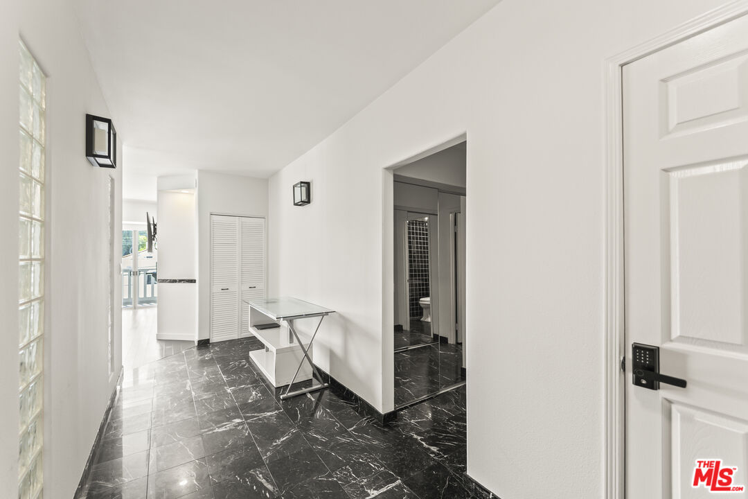 999 N Doheny Dr Unit: 211