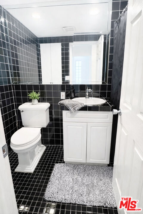 999 N Doheny Dr Unit: 211