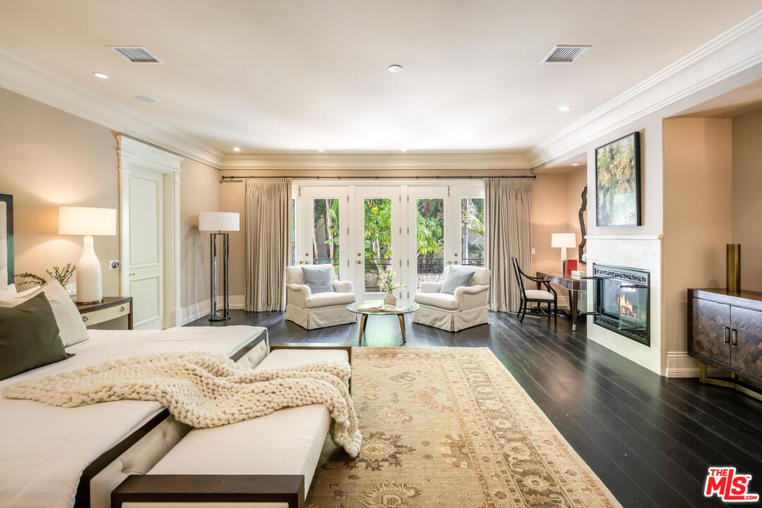 1350 Benedict Canyon Dr