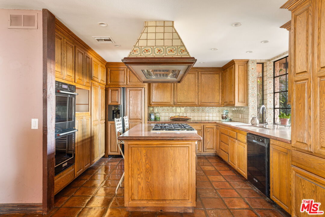 1888 N Crescent Heights Blvd