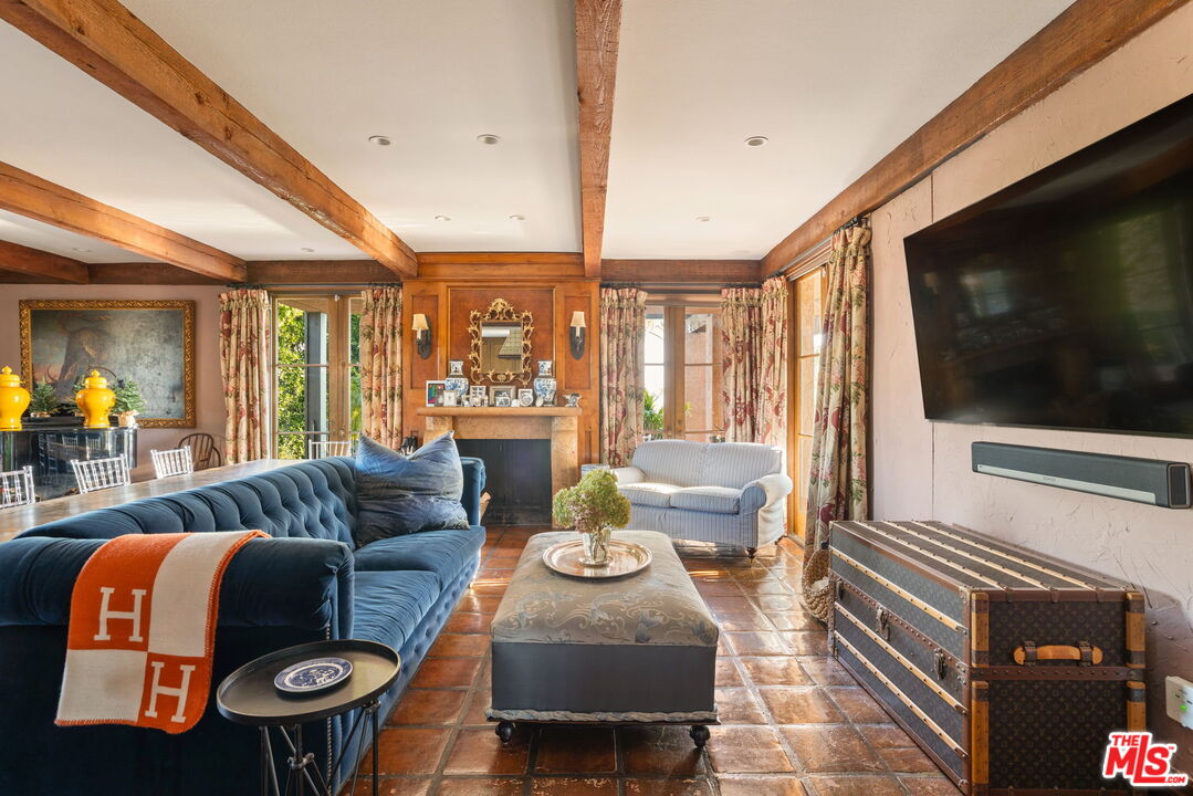 1888 N Crescent Heights Blvd