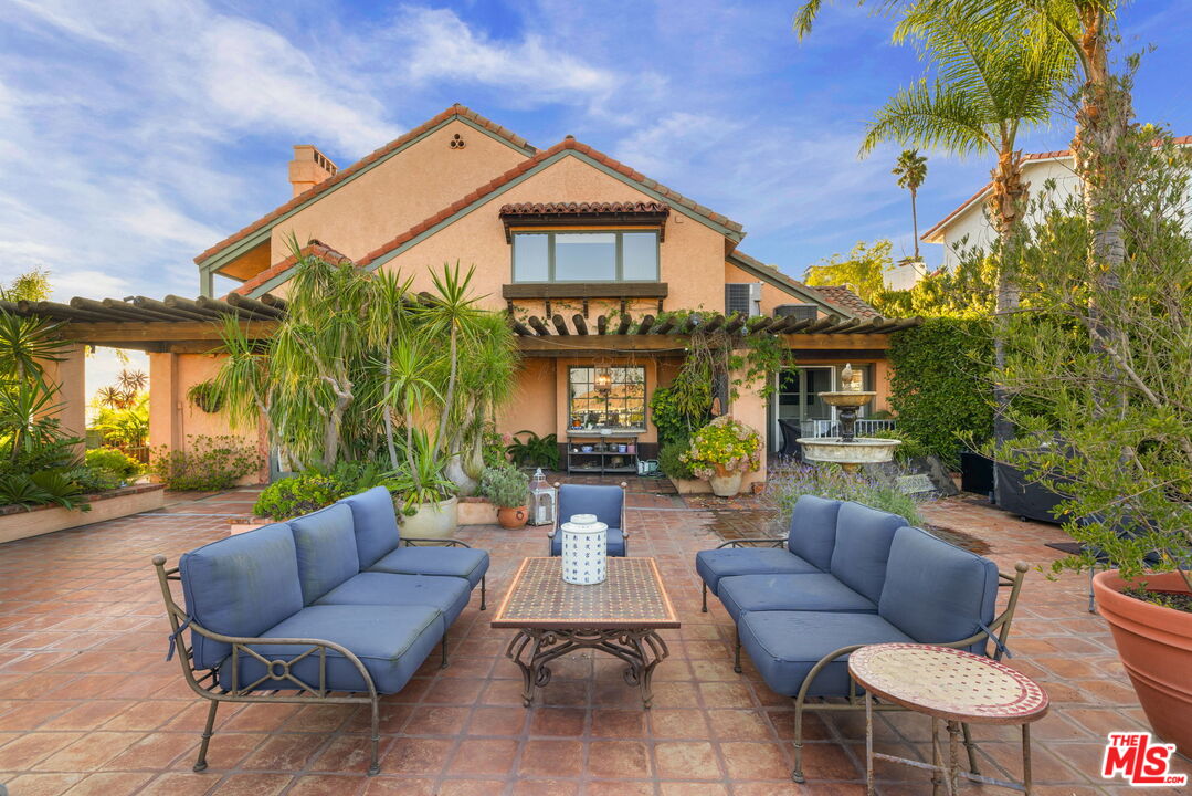 1888 N Crescent Heights Blvd