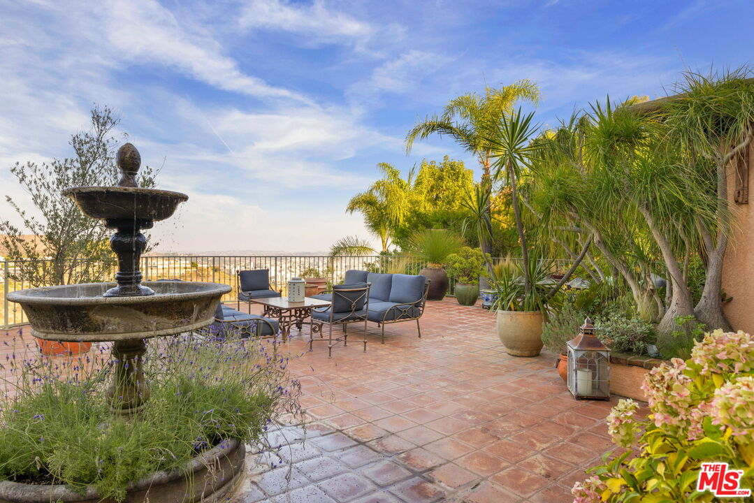 1888 N Crescent Heights Blvd