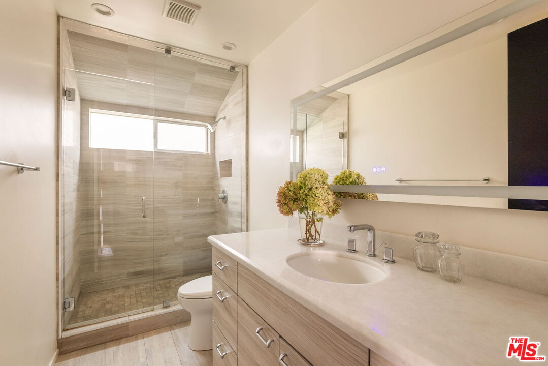 1888 N Crescent Heights Blvd