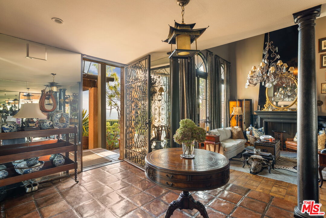 1888 N Crescent Heights Blvd