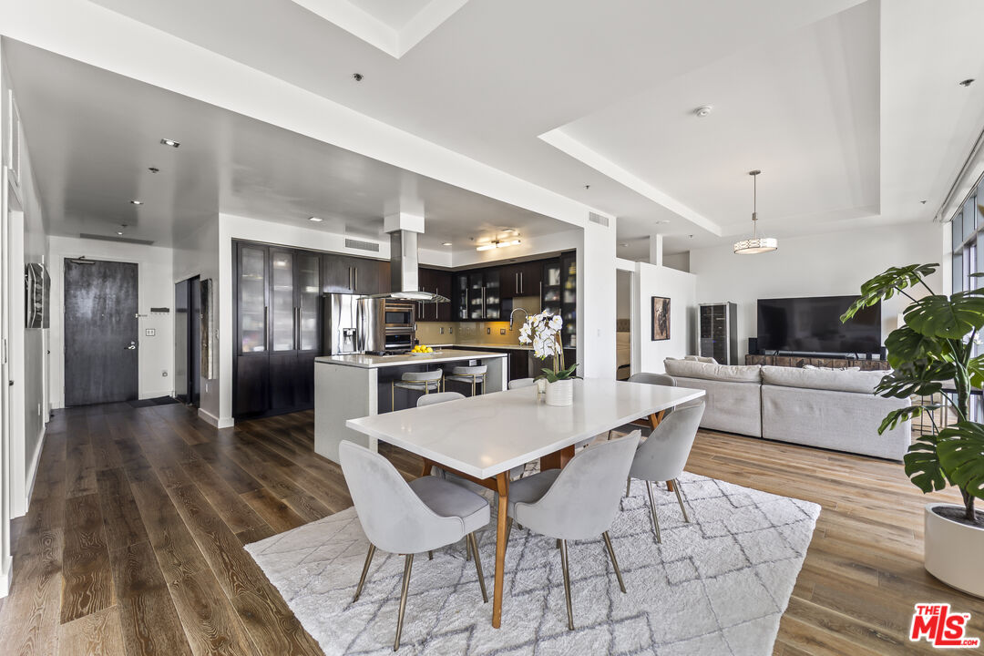 1100 S Hope St Unit: PH105