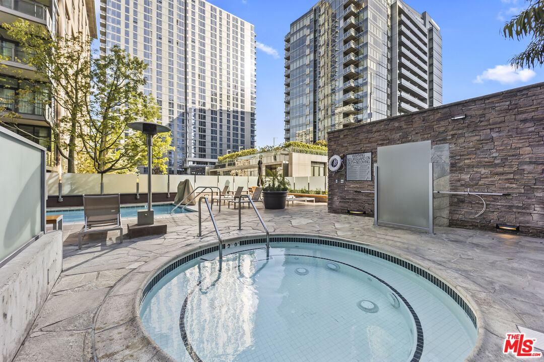 1100 S Hope St Unit: PH105