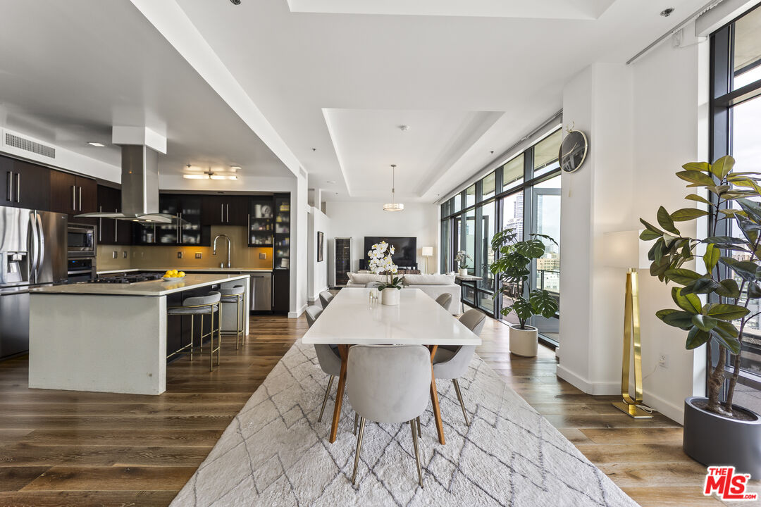 1100 S Hope St Unit: PH105