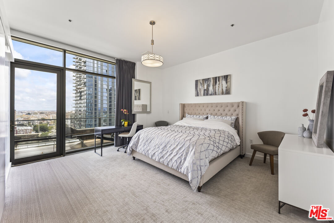 1100 S Hope St Unit: PH105