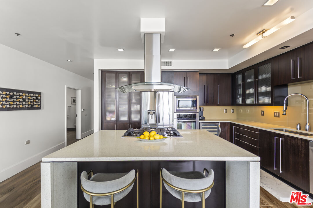 1100 S Hope St Unit: PH105