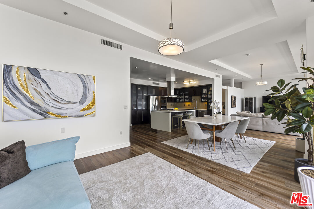 1100 S Hope St Unit: PH105