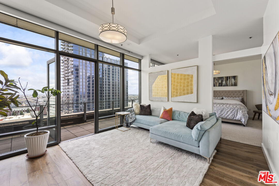 1100 S Hope St Unit: PH105