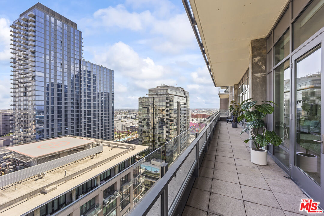 1100 S Hope St Unit: PH105