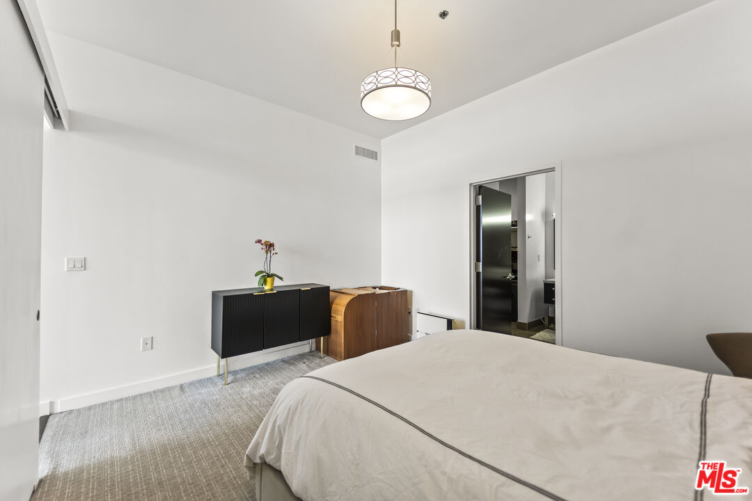 1100 S Hope St Unit: PH105