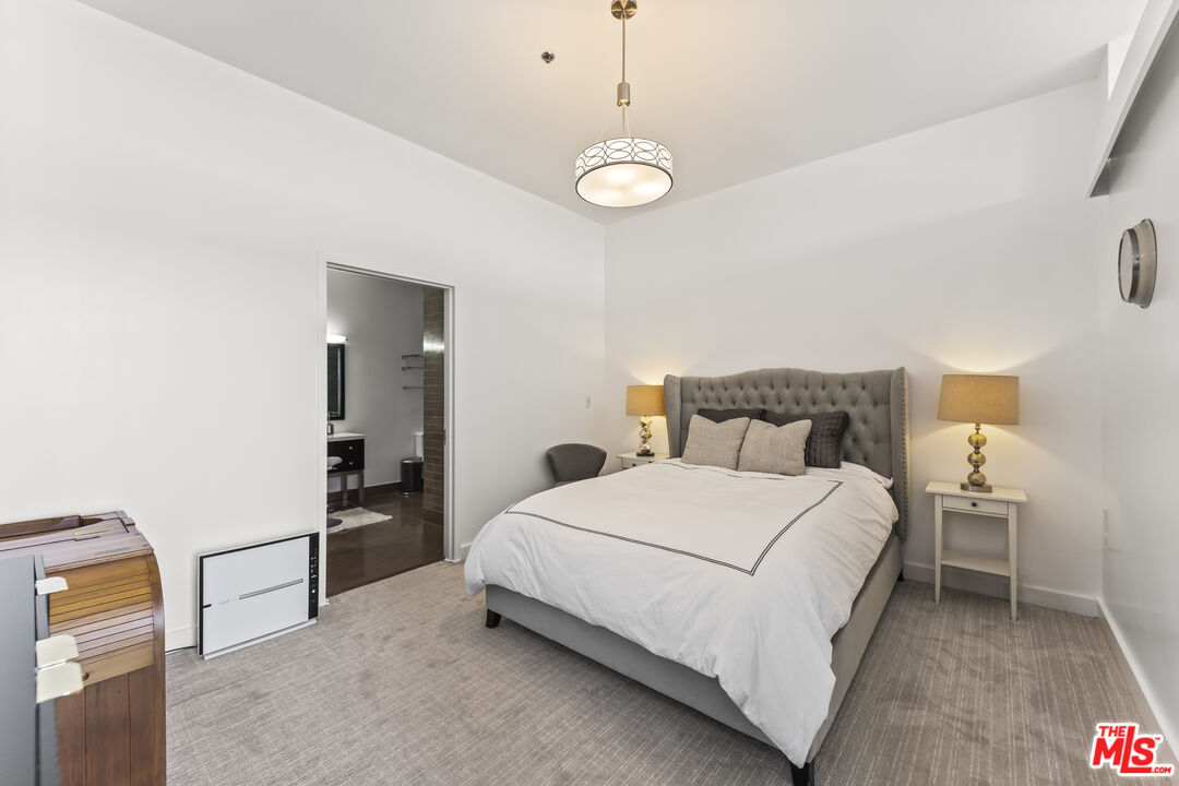 1100 S Hope St Unit: PH105