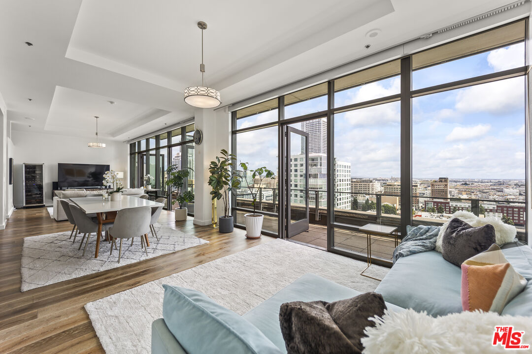 1100 S Hope St Unit: PH105