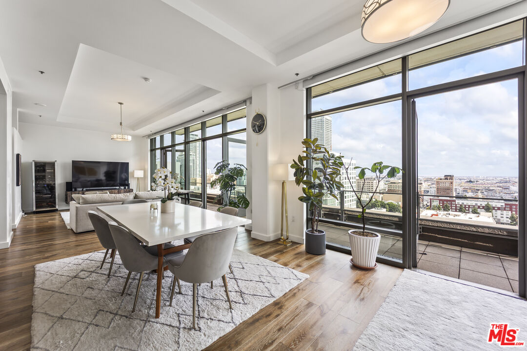 1100 S Hope St Unit: PH105