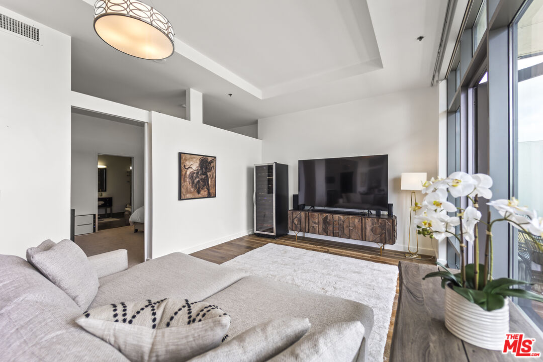 1100 S Hope St Unit: PH105