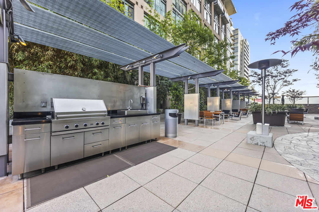 1100 S Hope St Unit: PH105