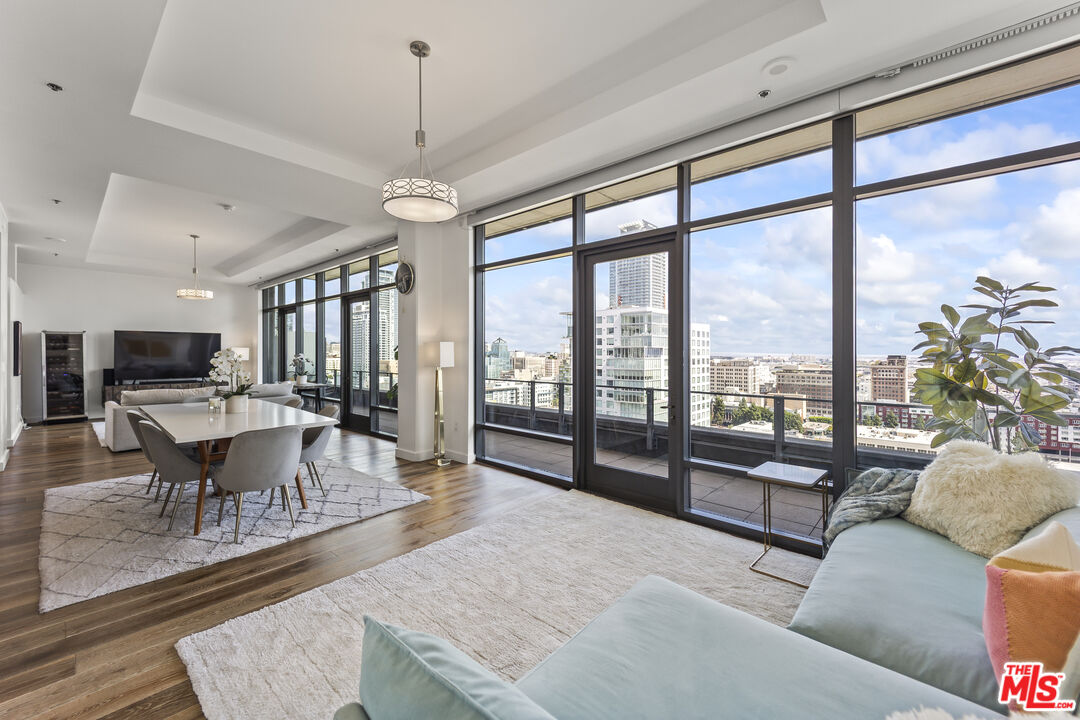 1100 S Hope St Unit: PH105