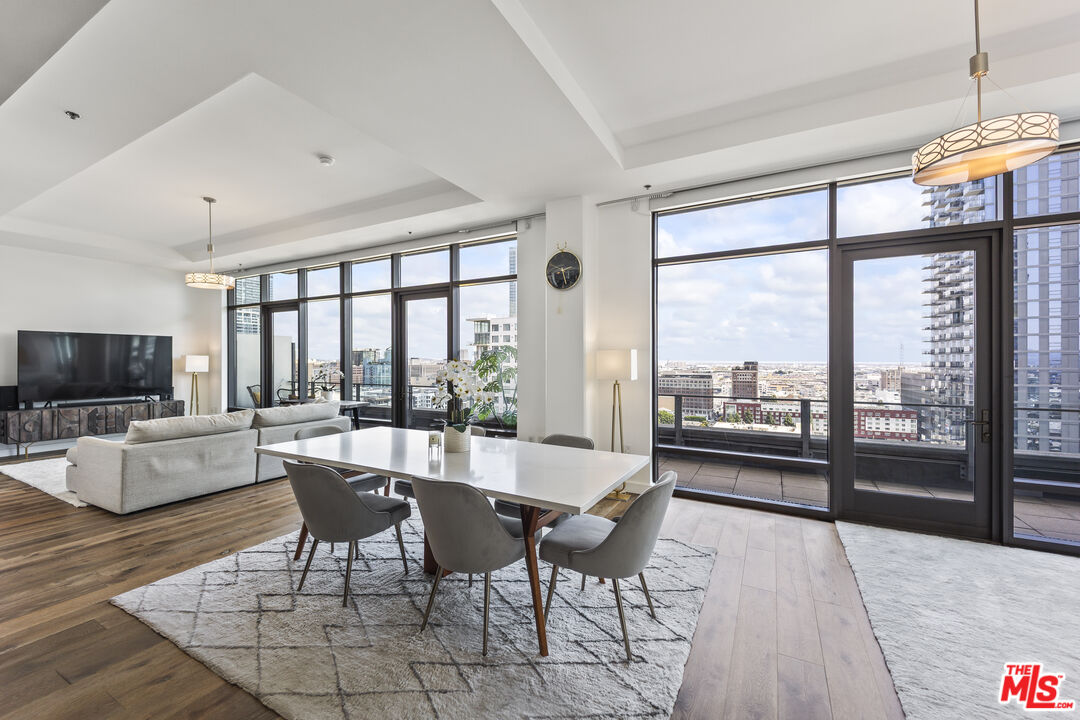 1100 S Hope St Unit: PH105