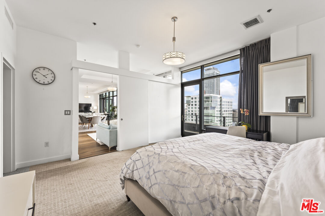 1100 S Hope St Unit: PH105