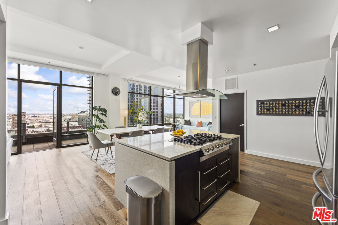 1100 S Hope St Unit: PH105