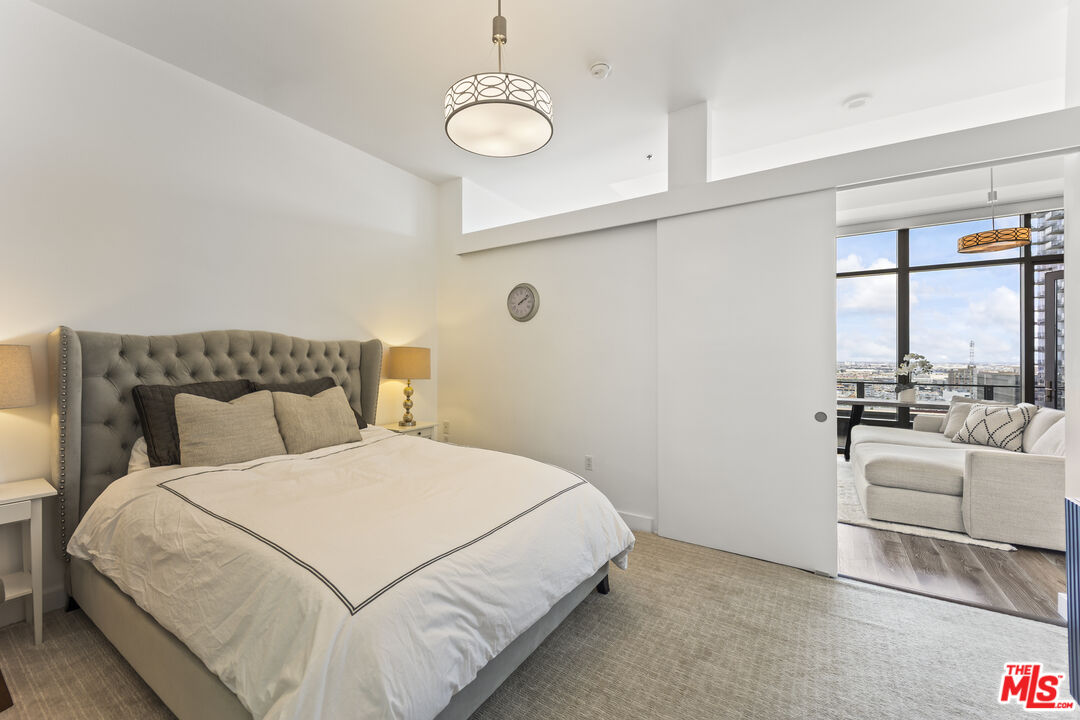 1100 S Hope St Unit: PH105