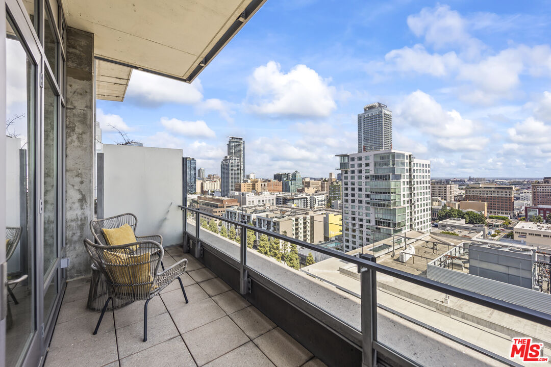 1100 S Hope St Unit: PH105