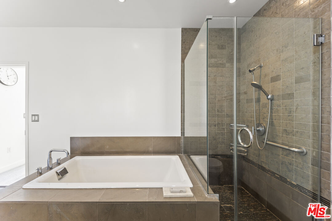 1100 S Hope St Unit: PH105