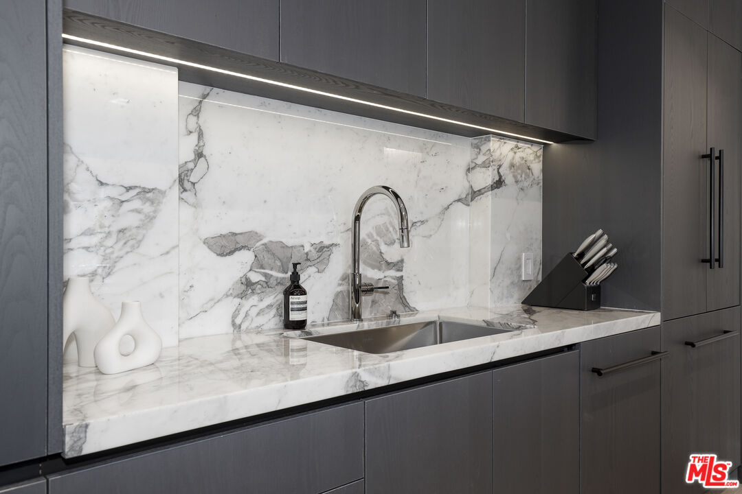 122 N Clark Dr Unit: 306