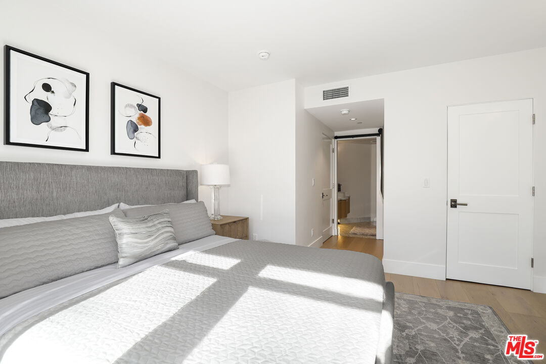 122 N Clark Dr Unit: 306