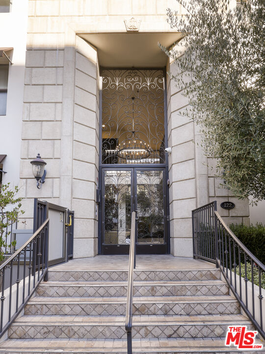 122 N Clark Dr Unit: 306