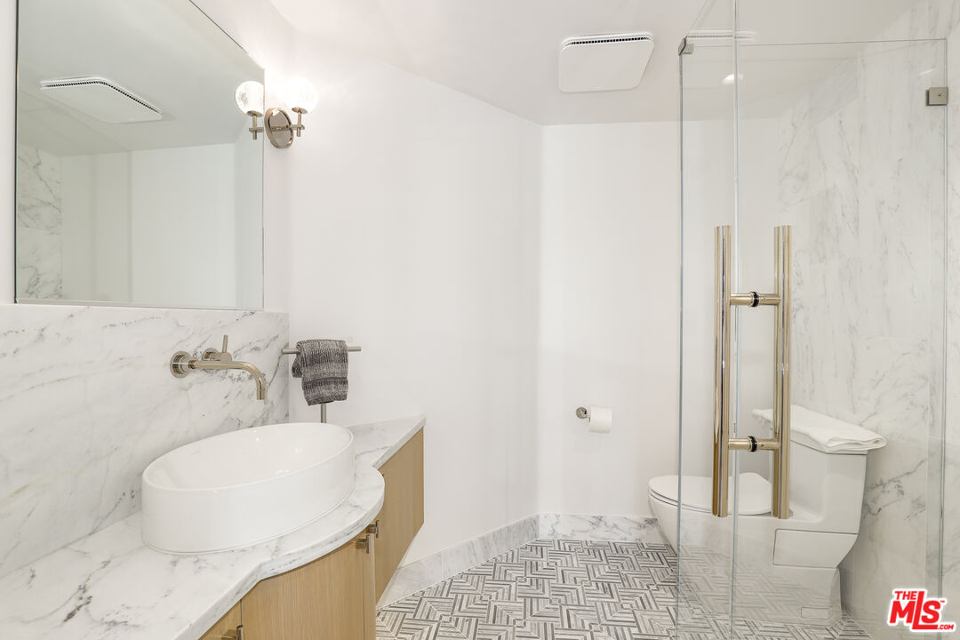 122 N Clark Dr Unit: 306