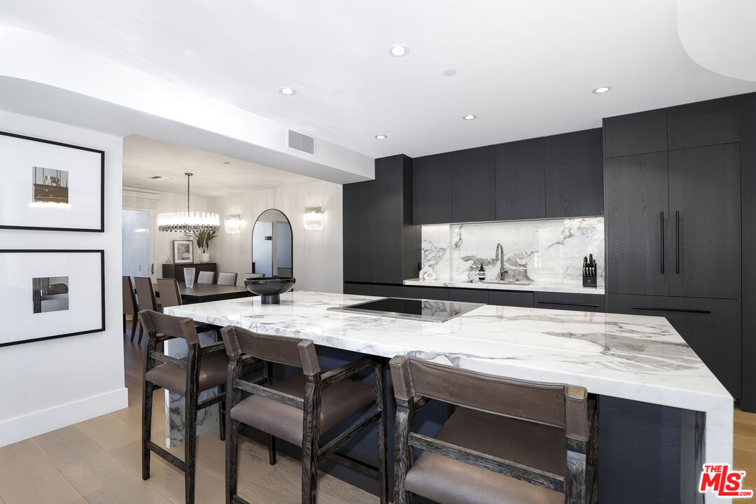 122 N Clark Dr Unit: 306