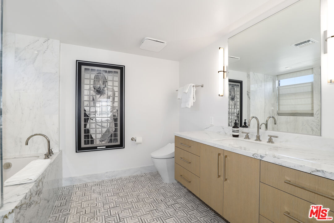 122 N Clark Dr Unit: 306