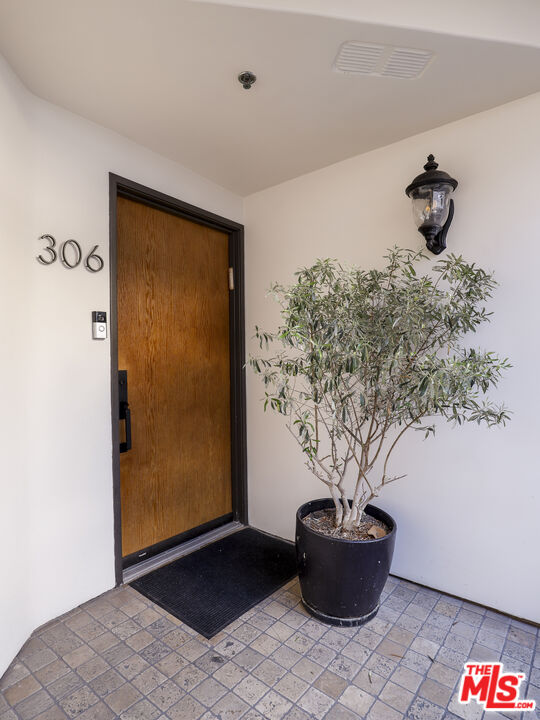 122 N Clark Dr Unit: 306