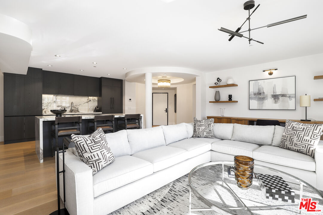 122 N Clark Dr Unit: 306