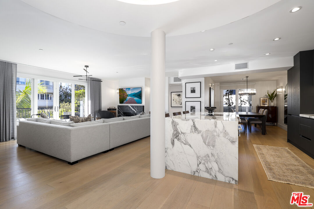 122 N Clark Dr Unit: 306